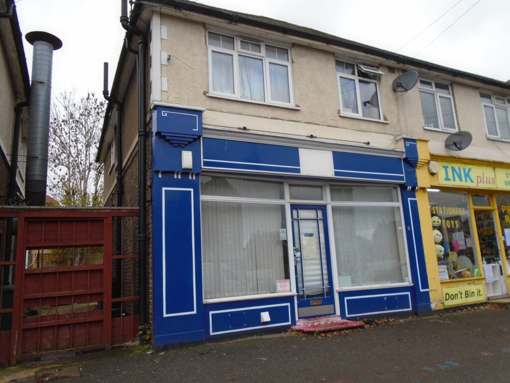 GROUND FLOOR LOCK-UP SHOP/OFFICE (531 SQ FT ) TO LET ON NEW LEASE 48 Nutfield Road, Merstham, Surrey RH1 3EP GROUND FLOOR LOCK-UP SHOP/OFFICE (531 SQ FT ) TO LET ON NEW LEASE 48 Nutfield Road, Merstham, Surrey RH1 3EP