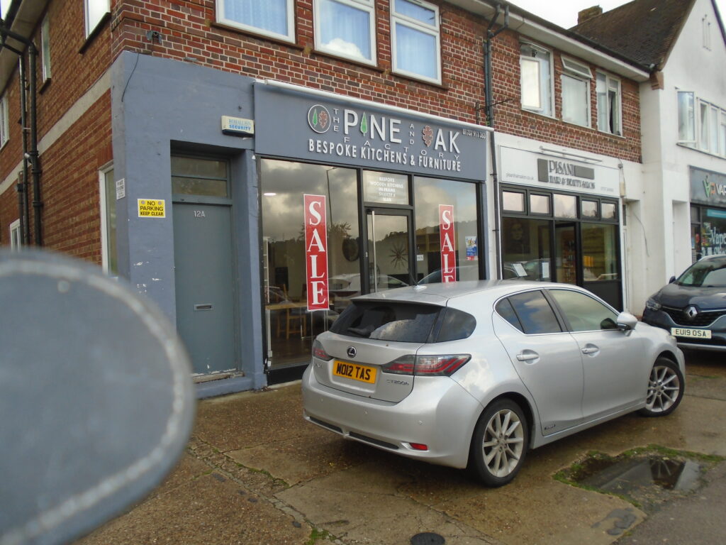 LOCK-UP SHOP TO LET ON NEW LEASE – 525 SQ FT UNIT WITH MODERN SHOP FRONT – DOVERS GREEN ROAD, WOODHATCH, REIGATE LOCK-UP SHOP TO LET ON NEW LEASE – 525 SQ FT UNIT WITH MODERN SHOP FRONT – DOVERS GREEN ROAD, WOODHATCH, REIGATE