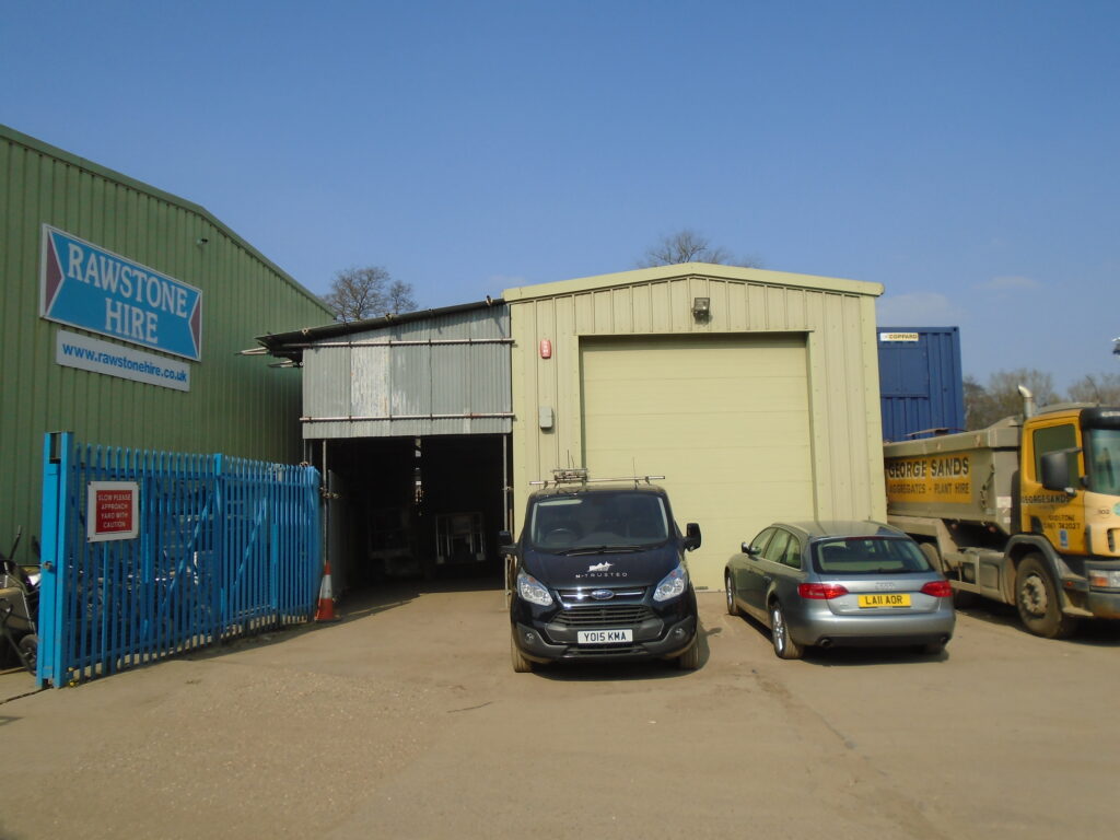 DETACHED WORKSHOP/WAREHOUSE APPROX 993 SQ FT ~ TO LET FOR BUILDING CONTRACTORS OR PLANT HIRE USE ~ £13,500 PER ANNUM EXCLUSIVE