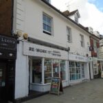 CHARACTER LOCK UP SHOP TO LET – REIGATE HIGH STREET – 633 SQ FT WITH BASEMENT AREA